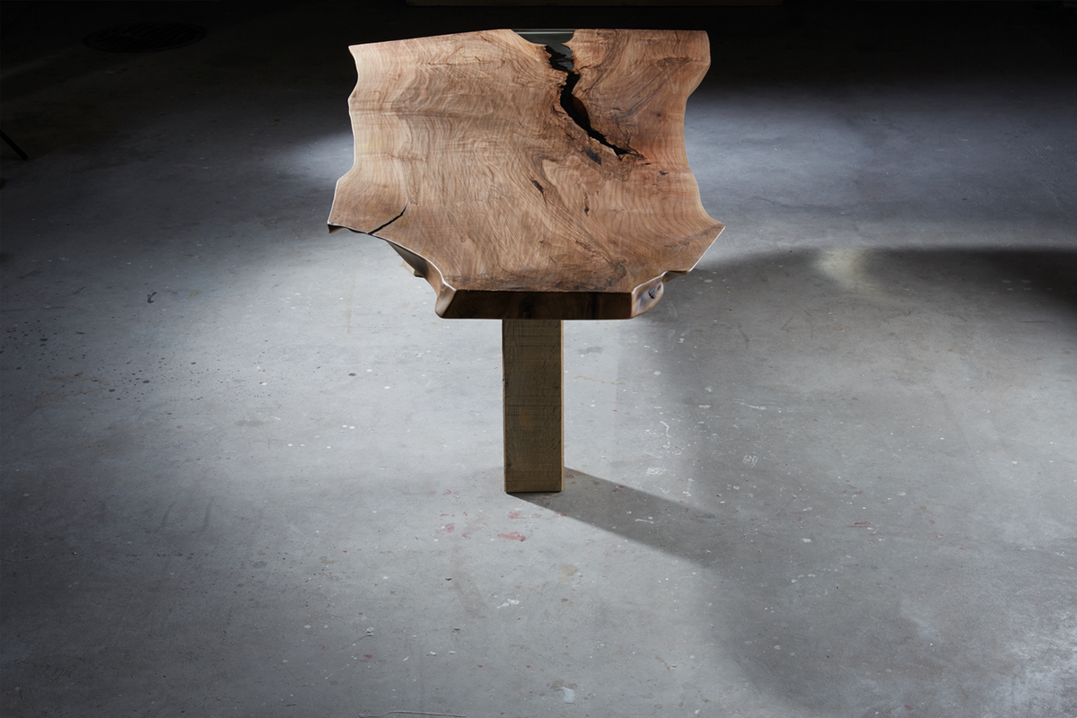 Tisch Epoxy Nussbaum mit Eiche