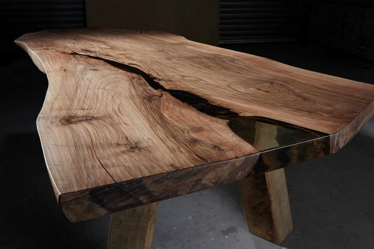 Tisch Epoxy Nussbaum mit Eiche